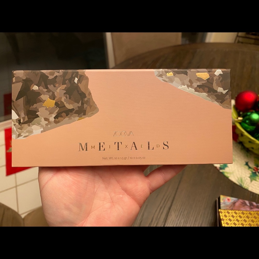 Zoeva Metals eyeshadow palette